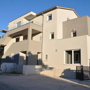 Apartment Aurora, Ližnjan